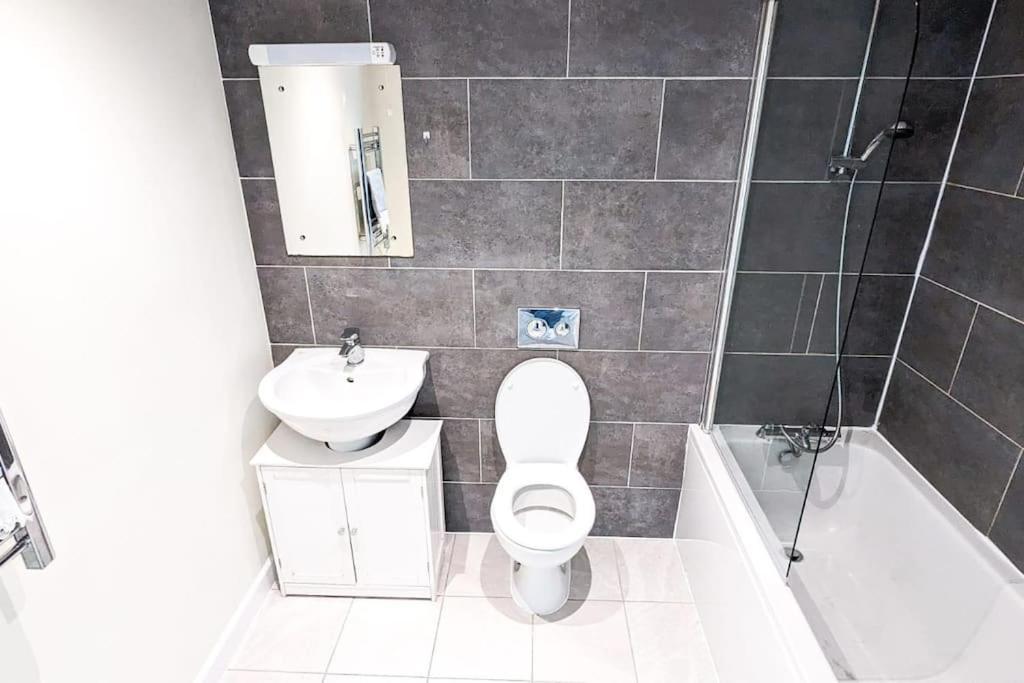 1 Bedroom City Centre Apartment Бирмингам Екстериор снимка