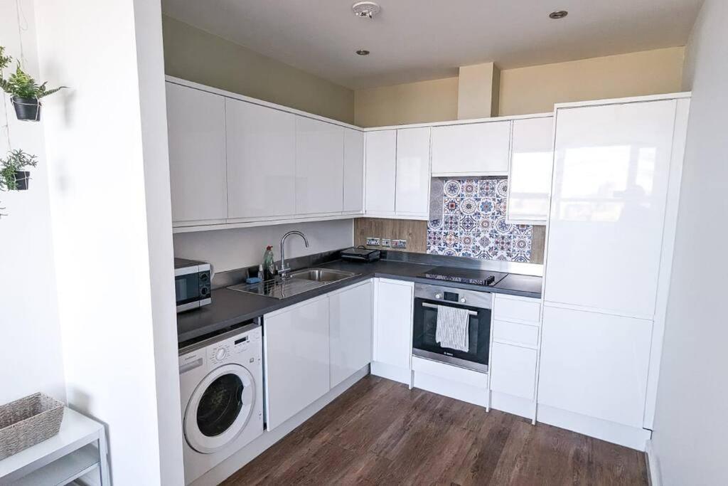 1 Bedroom City Centre Apartment Бирмингам Екстериор снимка